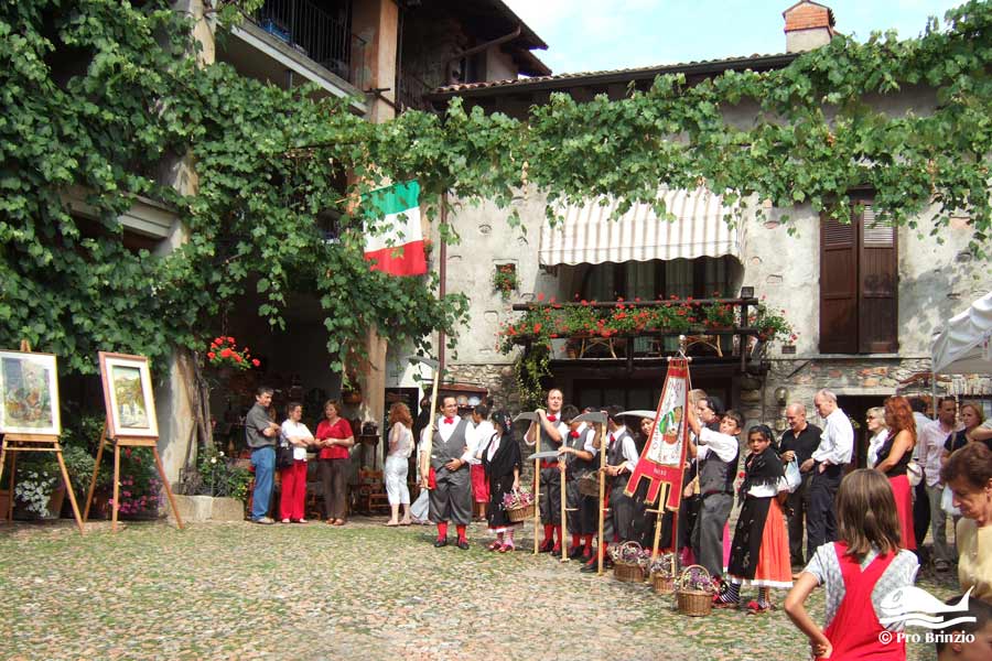 Curt di Badòll col gruppo folk "I Tencitt" curt di badoll 1159