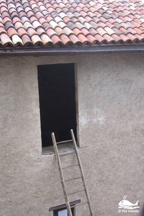 L'accesso al piano superiore della grà gra 4478